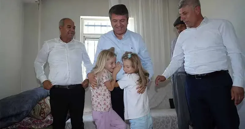 Tutdere den, 34 yıl sonra tüp bebek ile ikizleri olan aileye ziyaret