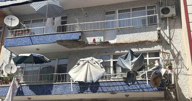 Ümraniye’de 3 katlı binanın balkonu çöktü: 2 araç hasar gördü