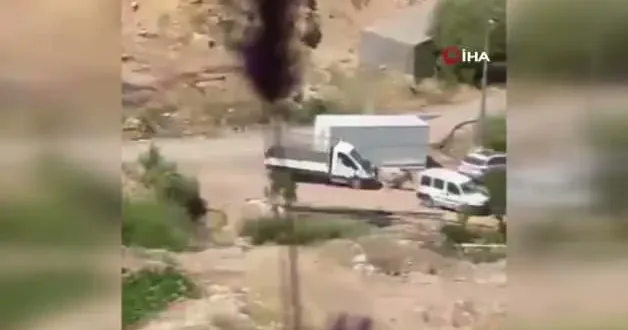 Adıyaman da dehşet görüntüler: Kamyonetle çarptığı şahsı metrelerce fırlattı