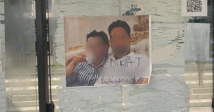 Adana’da otobüs durağında görenleri şaşırtan ilan: Dikkat, dolandırıcıdır