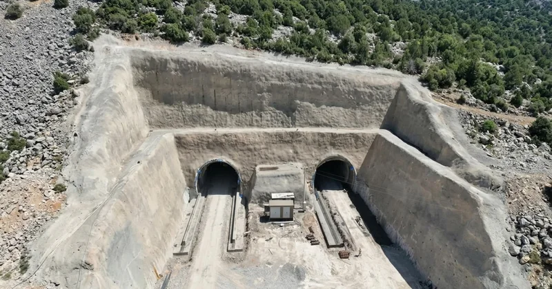 7 bin 360 metre uzunluğunda tünel tamamlandı: İki şehir arasındaki mesafe 20 dakika kısalacak Sözcü Gazetesi