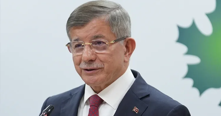 Ahmet Davutoğlu, ifade vermek üzere adliyeye geldi
