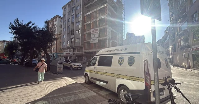 Eskişehir de 58 yaşındaki kadın evinde ölü bulundu Belediye tabibi şahsın ölümünü şüpheli olarak değerlendirince olayla ilgili inceleme başlatıldı Eskişehir Haberleri Habertürk Yerel Haberler