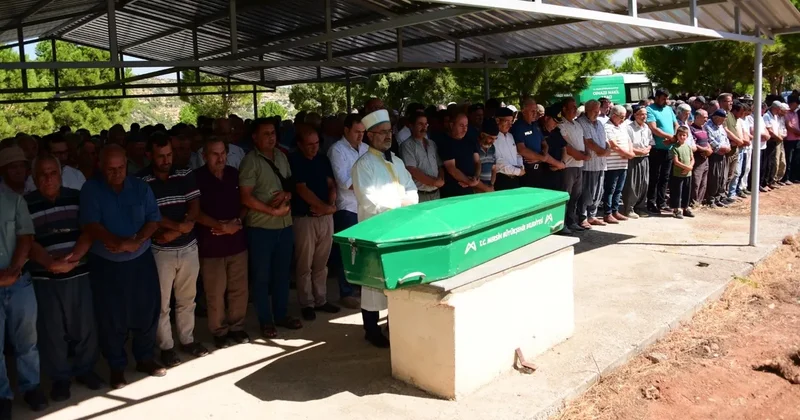 Gemi faciasında yürek yakan veda: Şerife Özdemir, hayatını kaybeden eşinin yanına defnedildi
