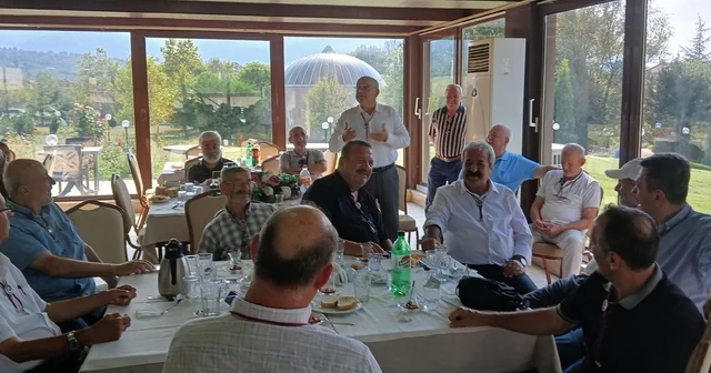 50 yıl önce okul sırasında başlayan dostluklarını tazelediler Sakarya Haberleri Habertürk Yerel Haberler