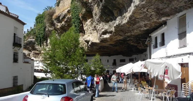 Uçurumun altına köy kurdular: Dev kayalar evlere çatı oldu Sözcü Gazetesi