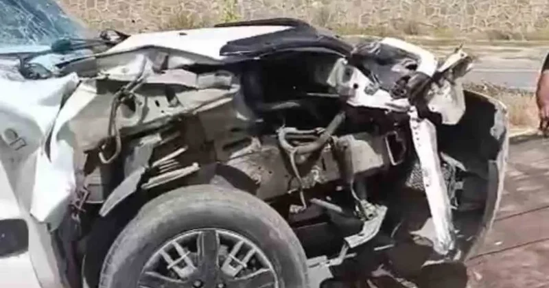 Yüksekova’da kamyonet tıra çarptı: 1 yaralı
