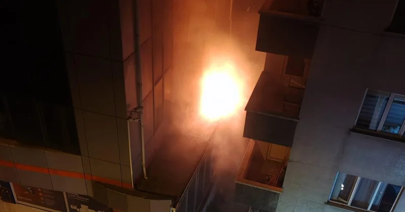 Beykoz’da 7 katlı iş merkezinde yangın çıktı
