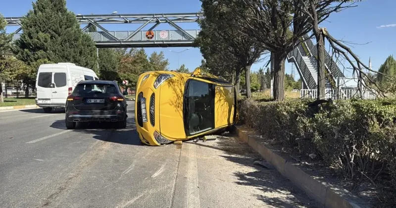 Eskişehir de ticari taksi ile SUV çarpıştı: 2 sürücü yaralandı