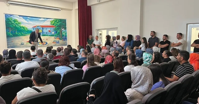 Uyum sürecinde sıraları bu kez öğrenciler değil veliler doldurdu Bilecik Haberleri Habertürk Yerel Haberler