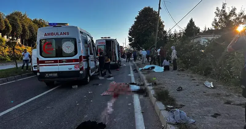 Akçakoca’da TIR ile patpat çarpıştı: 4 ölü, 9 yaralı