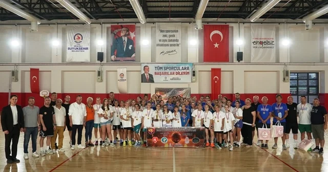 Denizli Büyükşehir ev sahipliğinde Ege nin iki yakası buluştu Uluslararası Ege Dostluk Basketbol Turnuvası nda centilmenlik kazandı Denizli Haberleri Habertürk Yerel Haberler