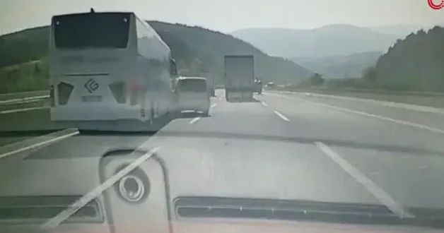 Bolu da şerit ihlali kaza getirdi