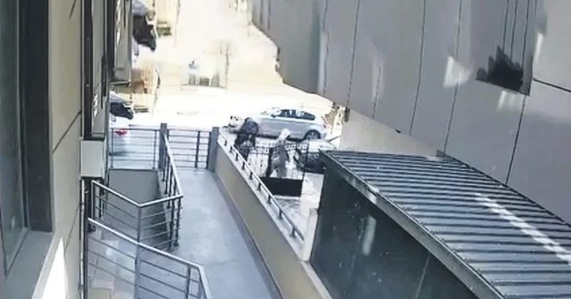 Kadın kıyafetleriyle altın ve döviz çaldılar