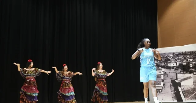 Turgutlu da kadın takımların yeni sezon lansmanı kültür ve sporla buluştu Manisa Haberleri Habertürk Yerel Haberler