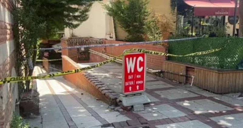 Son dakika: Eyüpsultan Meydanı’nda elektrik kablosunu çeken işçi akıma kapıldı, hayatını kaybetti Son dakika haberleri