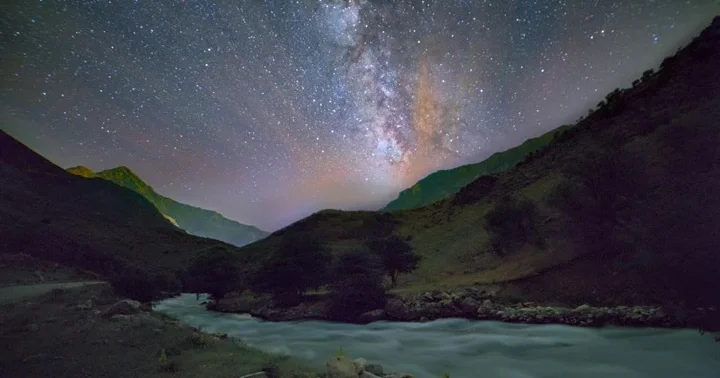 Van da görsel şölen: Samanyolu ve Andromeda galaksileri aynı karede