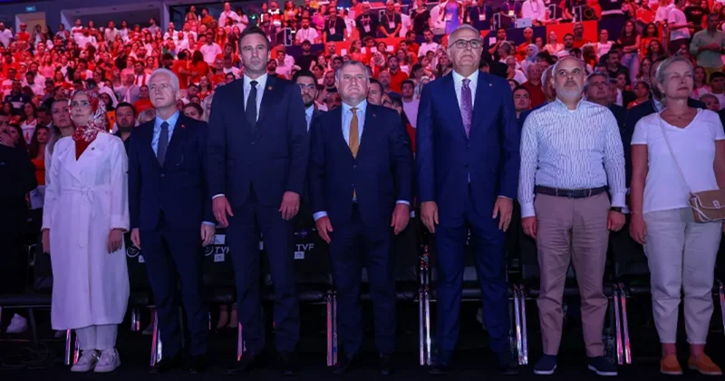 Mehmet Akif Üstündağ: Tarihi bir takımdan bahsediyoruz!