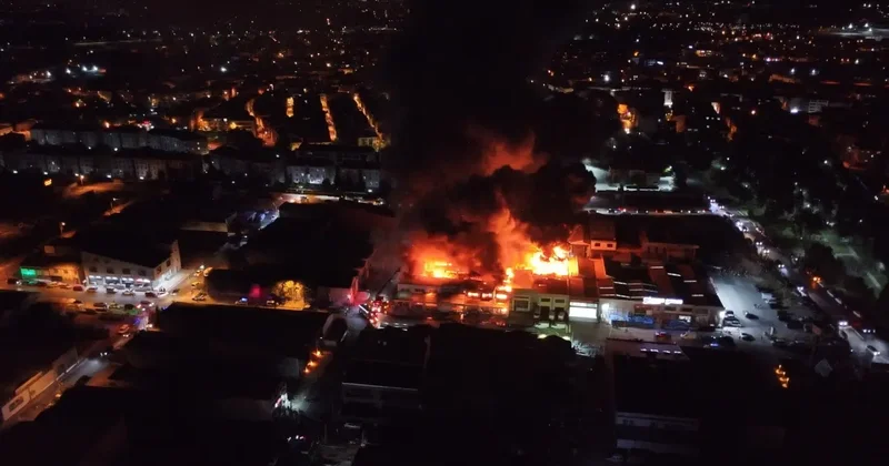 Eskişehir’de korkutan yangın! Yapı malzemeleri satan iş yeri alevlere teslim