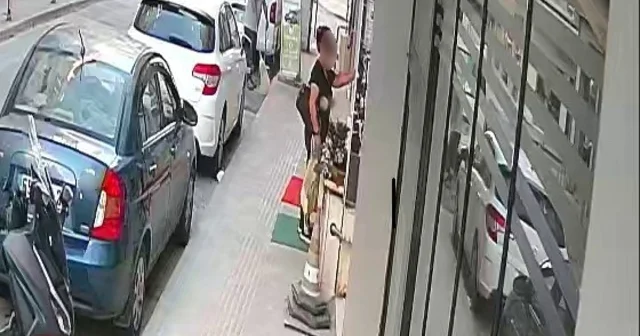 Pastırma hırsızlığı kamerada: Fırın kapısındaki poşeti alıp kayıplara karıştı Samsun Haberleri Habertürk Yerel Haberler