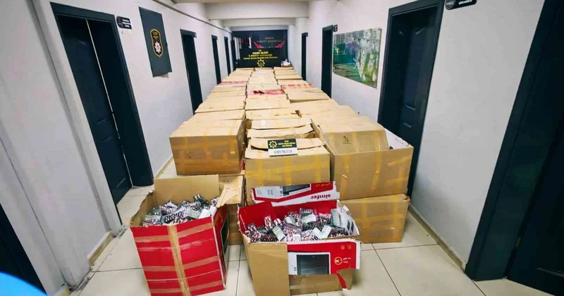 Kapılar kesilerek içeri girildi içerden kolilerce hap çıktı