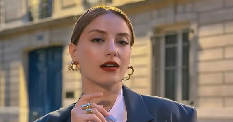 Hazal Kaya nın acı günü! Sosyal medyadan paylaştı
