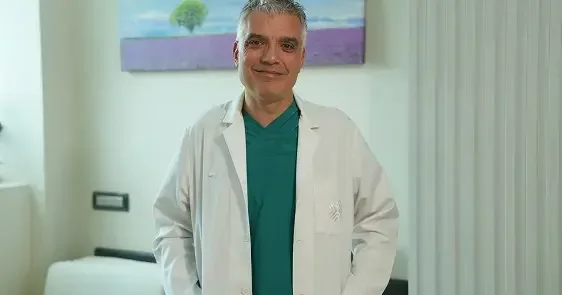 ‘Rektum kanserinde tümör tamamen kaybolursa ameliyat şart olmayabilir’