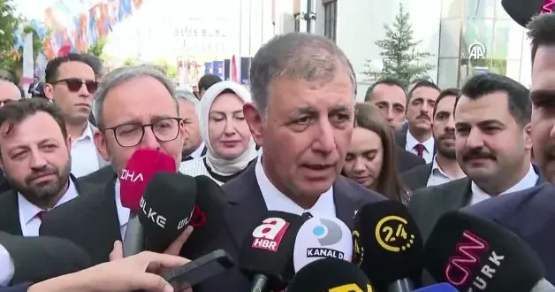 AK Parti İzmir Büyükşehir Başkanı İzmir için müjdeleri açıkladı