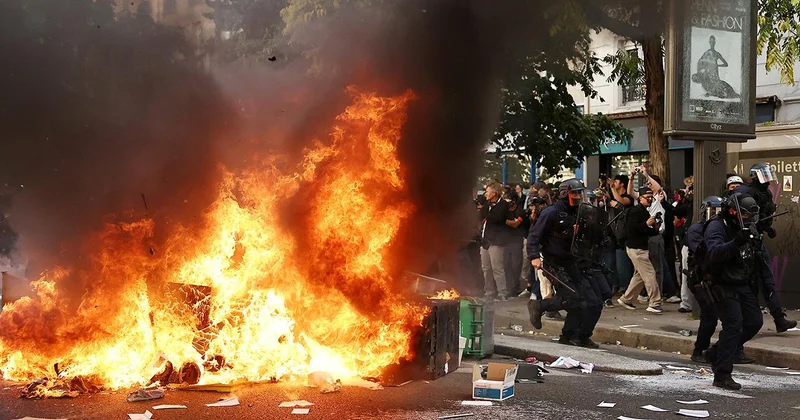 Fransa da 30 bin öğrenci haftalarca yüz yüze eğitim alamayacak