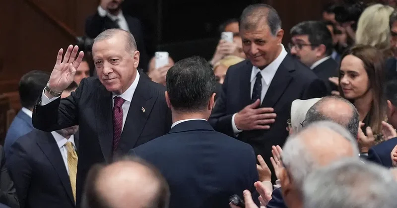 İzmir bugün AK Parti ye geçiyor! Cemil Tugay, Erdoğan la yan yana oturdu