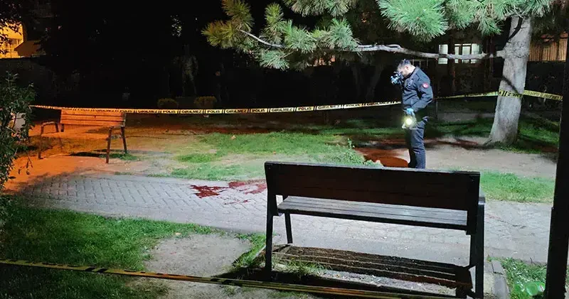 Birlikte alkol aldığı arkadaşını bıçakladı