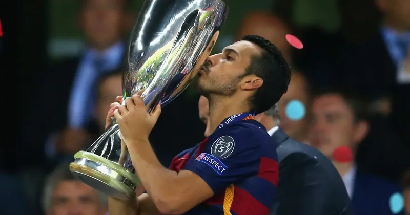 25 kupa kazanmıştı! Efsane oyuncu futbolu bıraktı