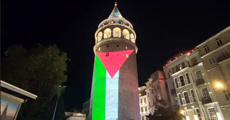 İstanbul un kalbinde Filistin için tek yürek! Galata Kulesi, Filistin bayrağıyla aydınlandı