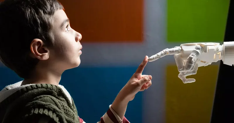 “Microsoft’tan yapay zekâda yön değişikliği: Hümanist süper zekâ geliyor!