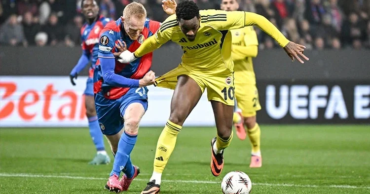 Fenerbahçe nin Viktoria Plzen maçında beklediği penaltı dünya basınında! Skandal