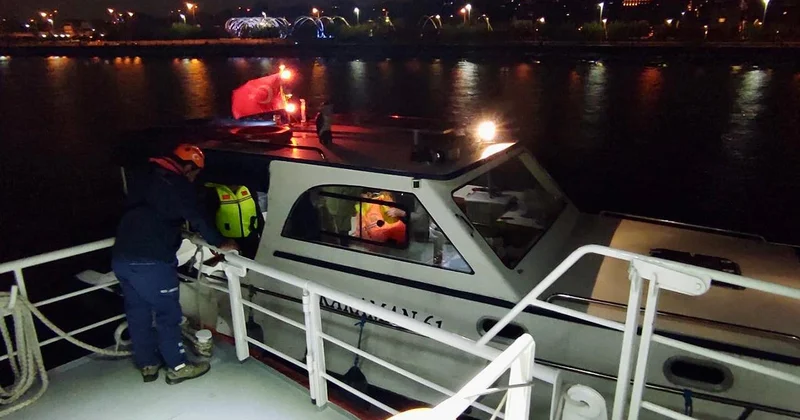 Marmara Denizi nde sürüklenen teknedeki 4 kişi kurtarıldı