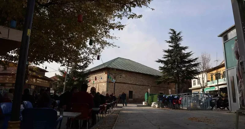 Osmanlı Mirası 161 yıllık Kırşehir Camii kırlangıç tavanıyla göz kamaştırıyor