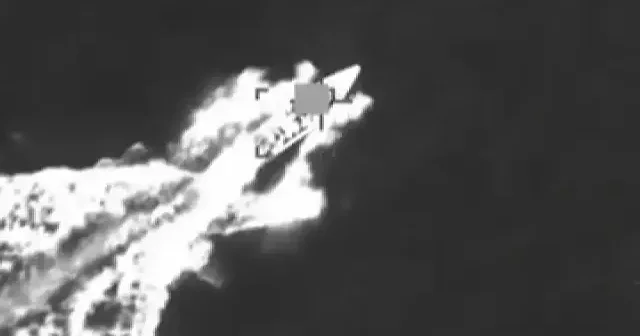 ABD Karayipler de uyuşturucu kaçakçılığı yaptığını iddia ettiği tekneleri batırmaya devam ediyor VİDEO İZLE