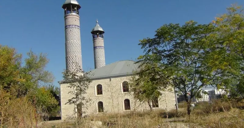 Ermeni İşgalinde ahır olan Cuma Mescidi yeniden ibadete açıldı