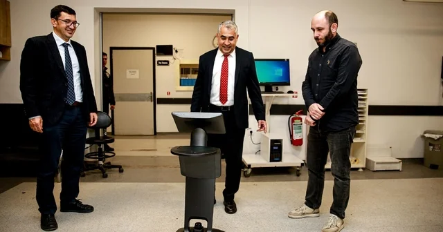 Acil kliniğinde robot destekli sistem dönemi ADÜ Hastanesi nde Asistan Asistanı robotlar göreve başladı Aydın Haberleri