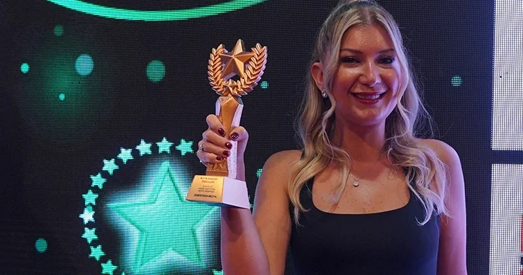 Beste Sırapınar’a “Yılın En İyi Kadın Gazetecisi” ödülü