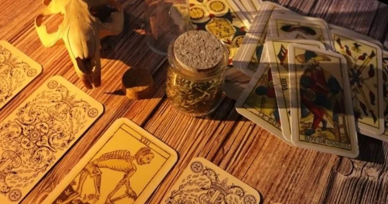 Bağlama büyüsü yaparak insanları dolandıran 3 kişi yakalandı