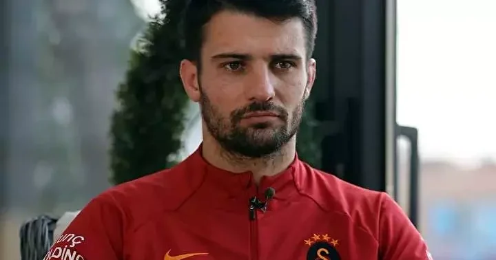 Galatasaray da şampiyonluk yaşamıştı! Yıldız İsim futbolu bırakıyor...