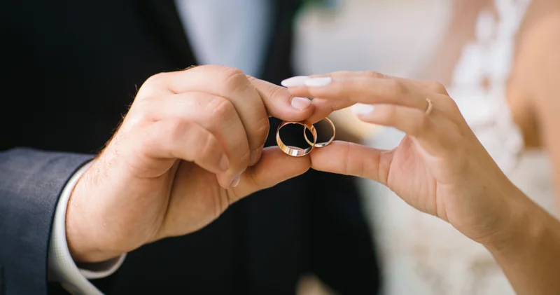 Basit bir evetten ibaret değil! İşte dünyanın en ilginç evlilik gelenekleri!