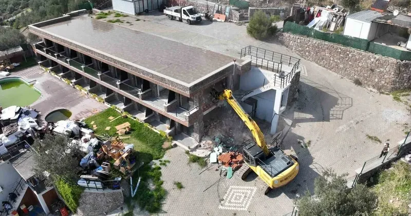 Ayvacık’ta 1 ayda 121 kaçak yapı yıkıldı