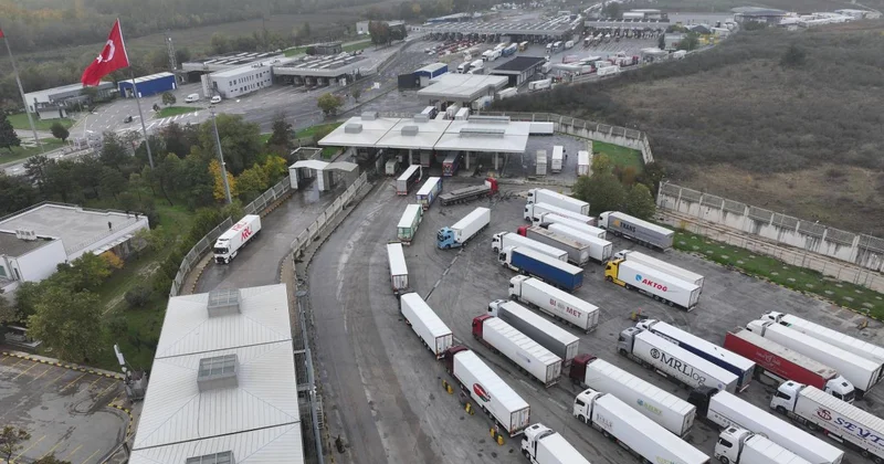 Kapıkule de saatte geçen tır sayısı rekor sayıya ulaştı