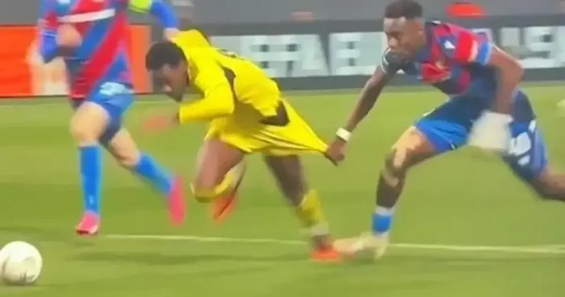 Viktoria Plzen in yıldızı, hakemle konuşmasını anlattı! Fenerbahçe nin maçında Jhon Duran ın pozisyonu gündem oldu... Fanatik Gazetesi Fenerbahçe (FB) Haberleri Spor