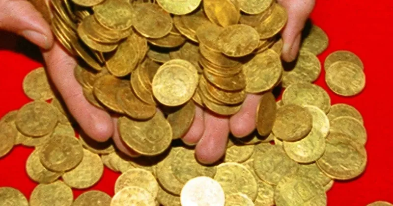 Havuz kazarken hazine buldu Dudak uçuklatan rakamın sahibi oldu!
