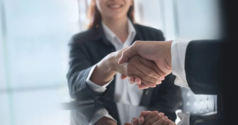 İlk tanışmada 7 saniye çok kritik! Beynin sırları çözüldü: Yeni tanıştığımız birini ilk 7 saniyede yargılıyoruz!