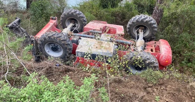 Kontrolden çıkan iş makinası şarampole devrildi: 1 yaralı Antalya Haberleri